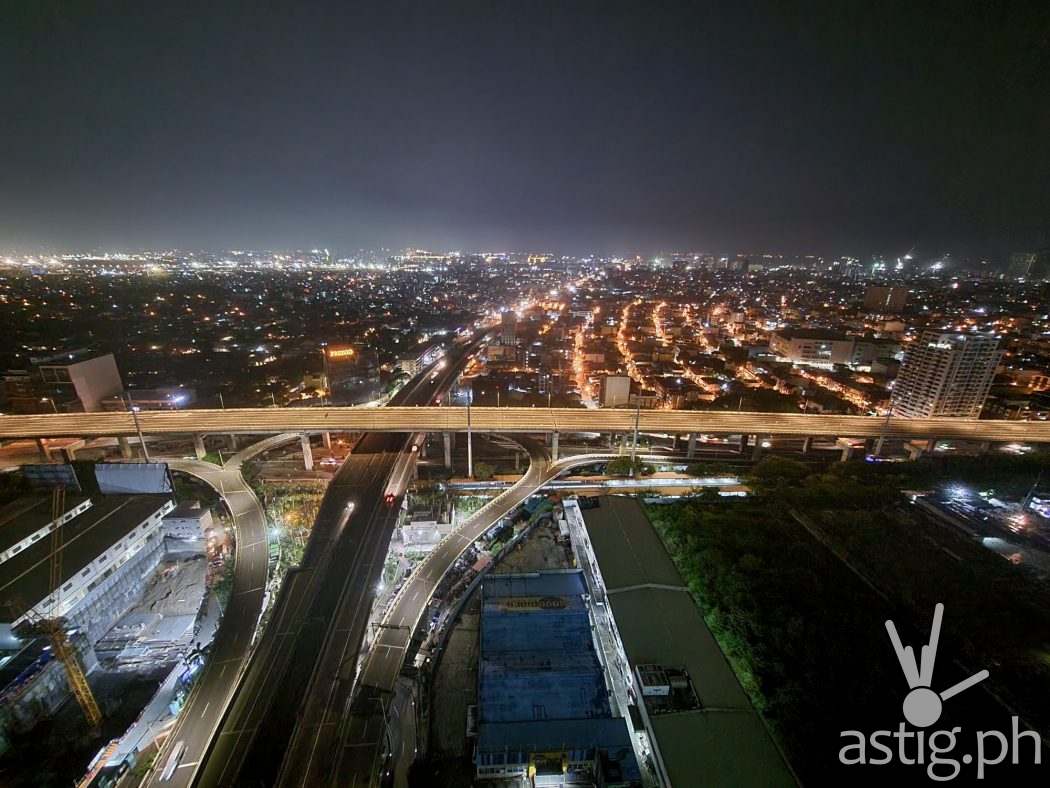 Night ultrawide - SAMSUNG Galaxy Z Fold3 sample photo