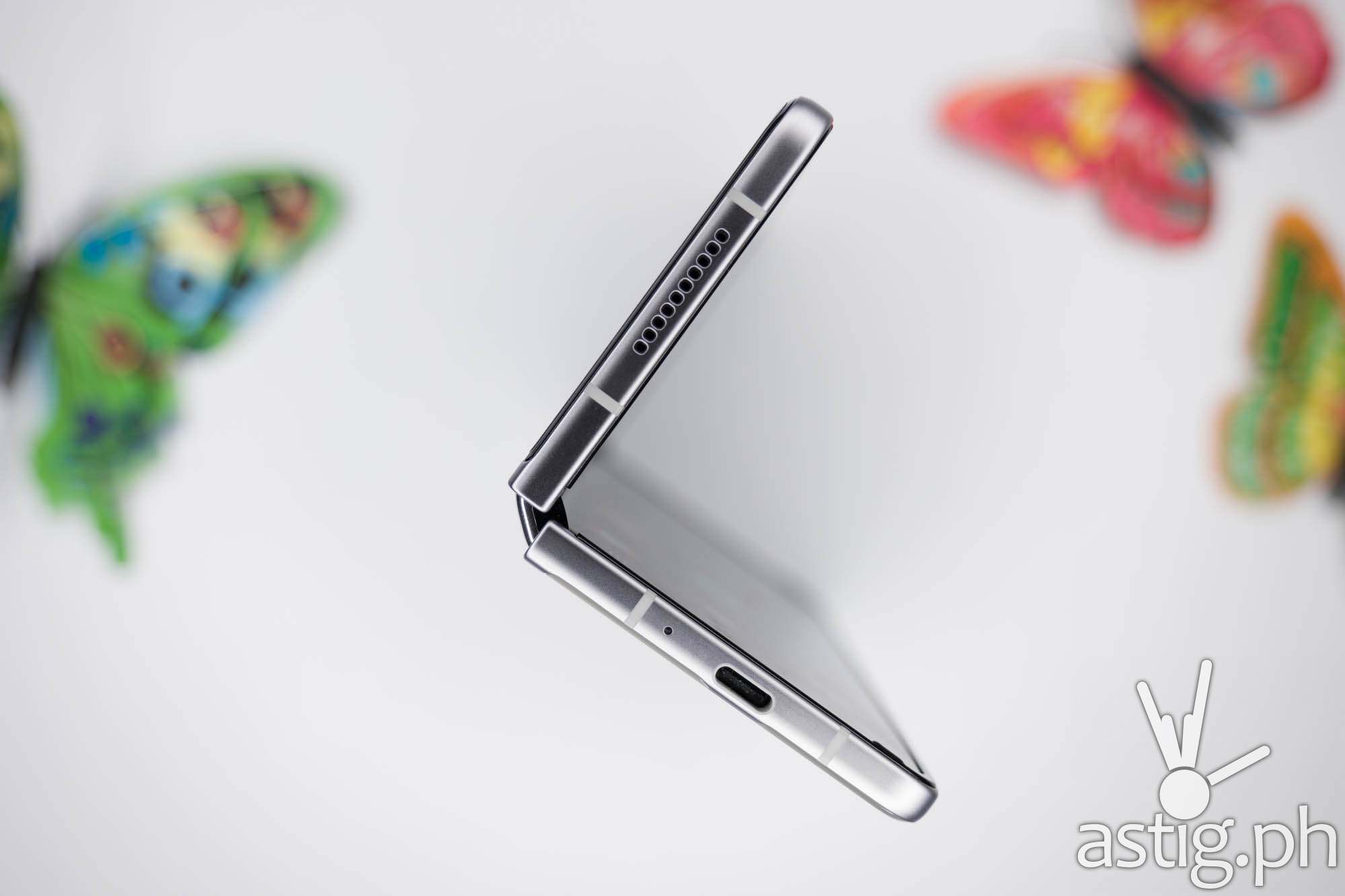 Standing bottom - SAMSUNG Galaxy Z Fold3 5G (Philippines)