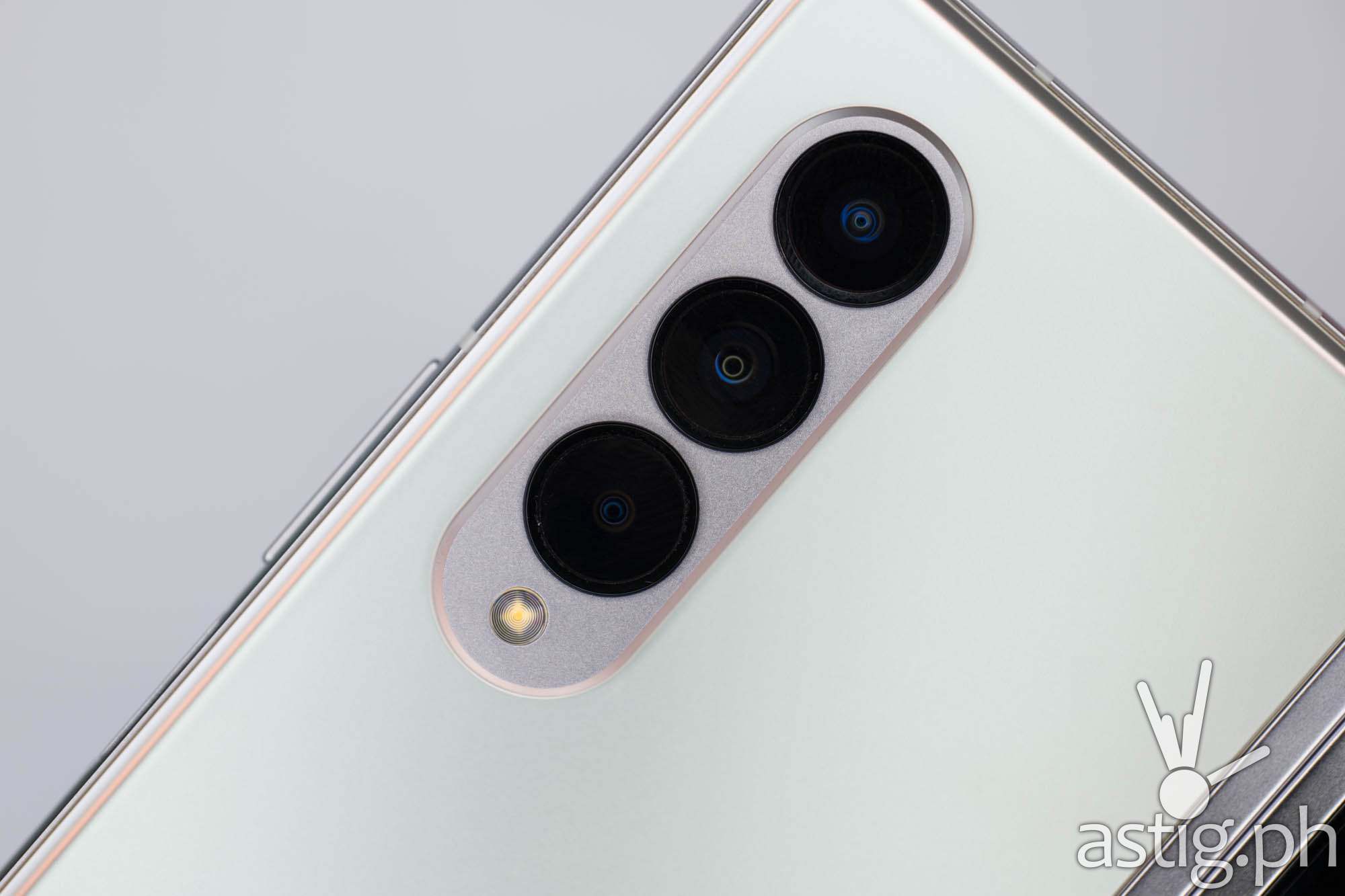 Rear cameras - SAMSUNG Galaxy Z Fold3 5G (Philippines)