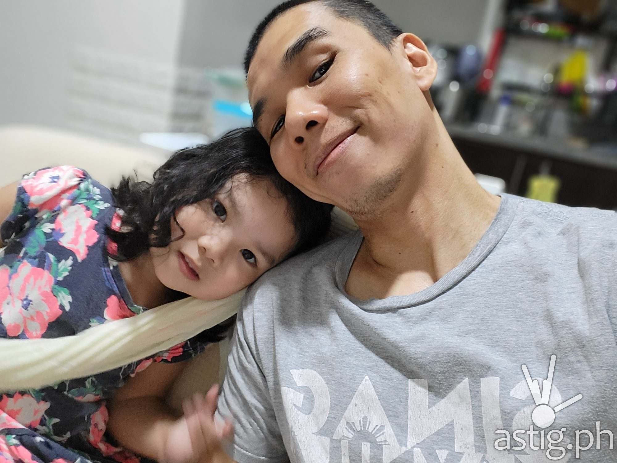 Selfie cover camera - SAMSUNG Galaxy Z Fold3 sample photo