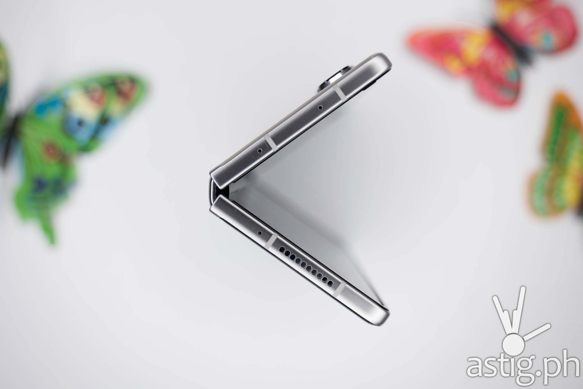 Standing top - SAMSUNG Galaxy Z Fold3 5G (Philippines)