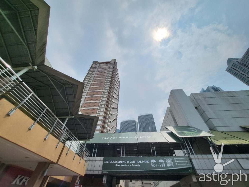 Ultrawide outdoors - SAMSUNG Galaxy Z Fold3 sample photo